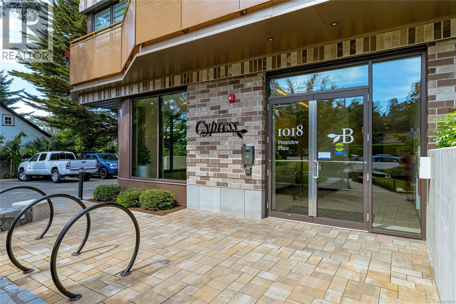 208 1018 Pentrelew Pl, Victoria, British Columbia  V8V 4J4 - Photo 3 - 1013294