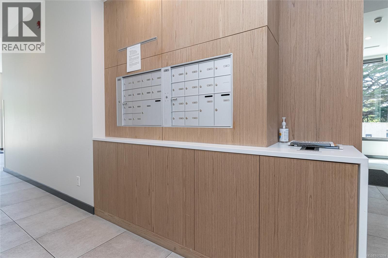 208 1018 Pentrelew Pl, Victoria, British Columbia  V8V 4J4 - Photo 5 - 1013294