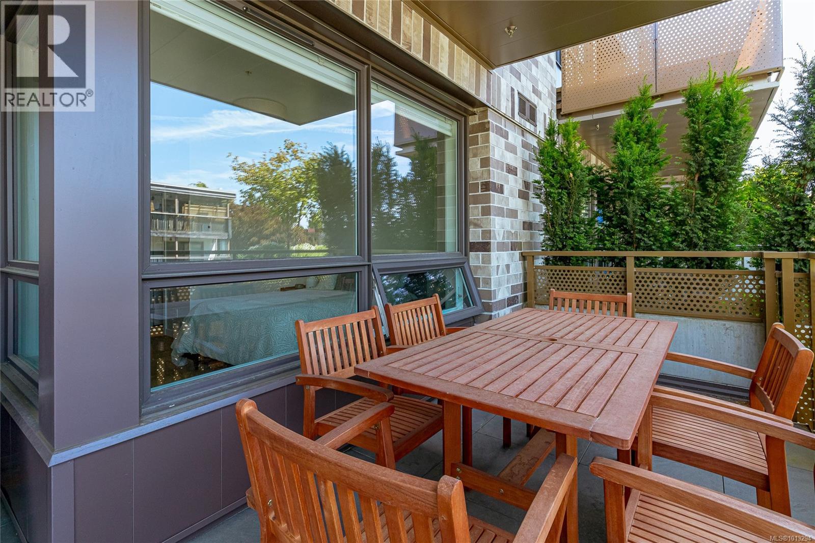 208 1018 Pentrelew Pl, Victoria, British Columbia  V8V 4J4 - Photo 38 - 1013294