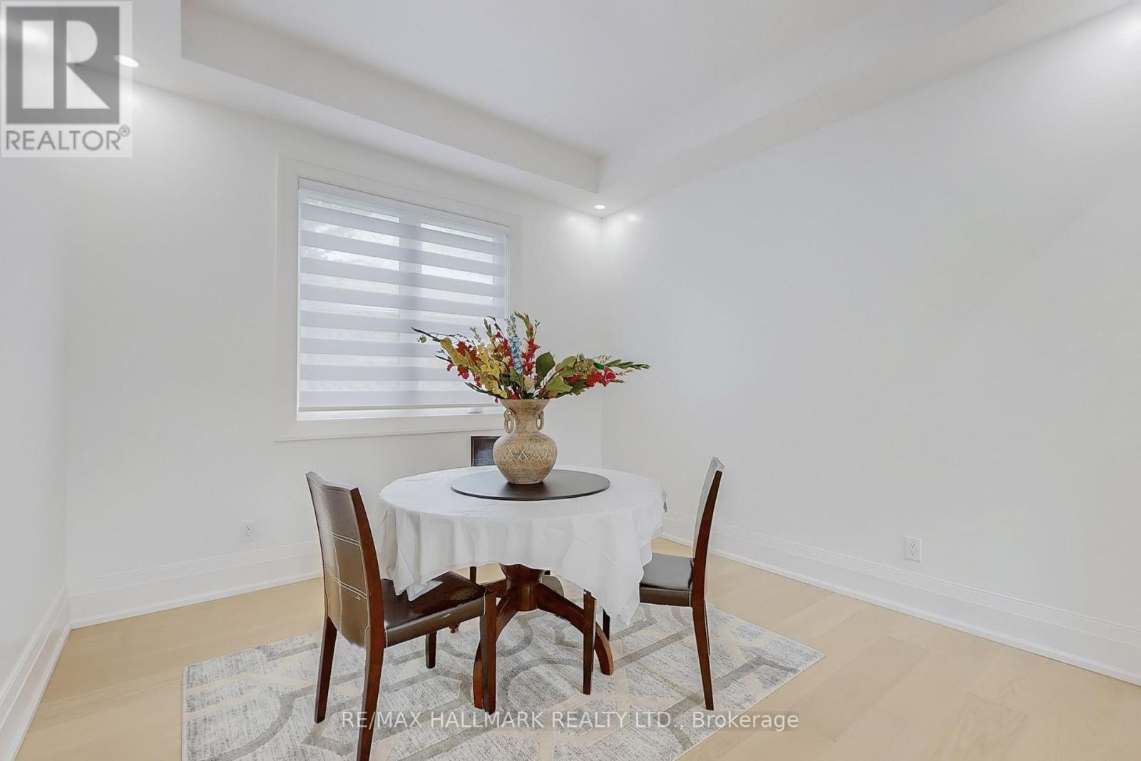 12 Sunbay Court, Richmond Hill, Ontario  L4E 3E3 - Photo 10 - N12392791