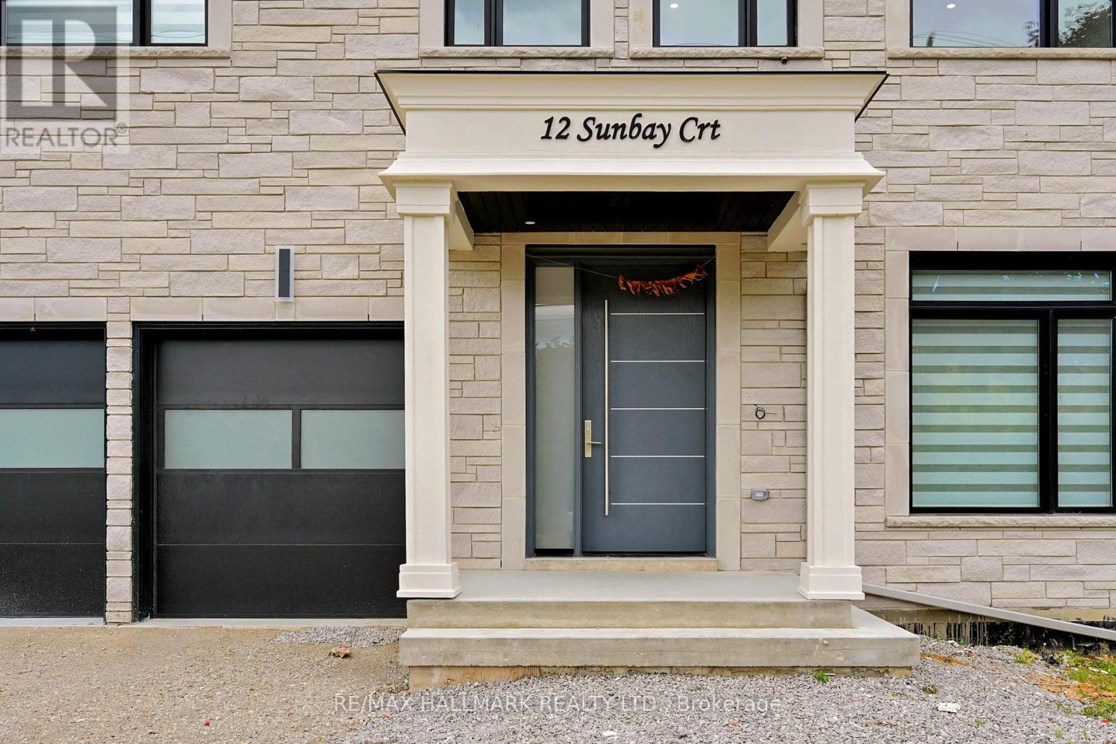 12 Sunbay Court, Richmond Hill, Ontario  L4E 3E3 - Photo 2 - N12392791