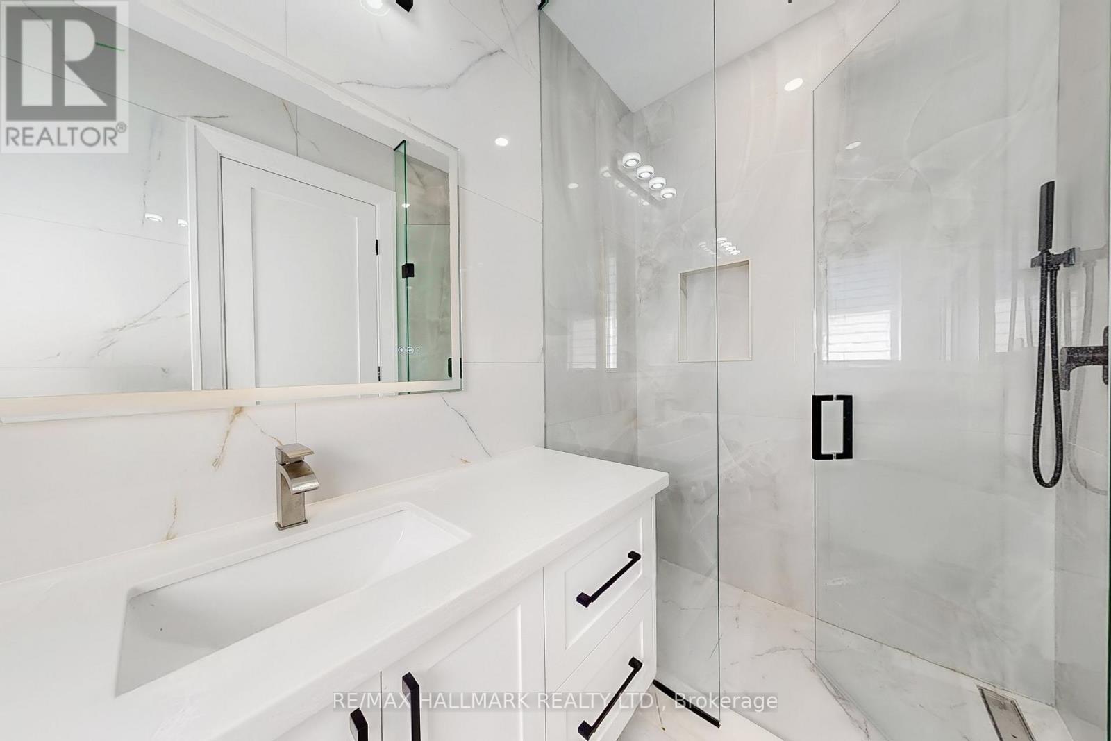 12 Sunbay Court, Richmond Hill, Ontario  L4E 3E3 - Photo 24 - N12392791
