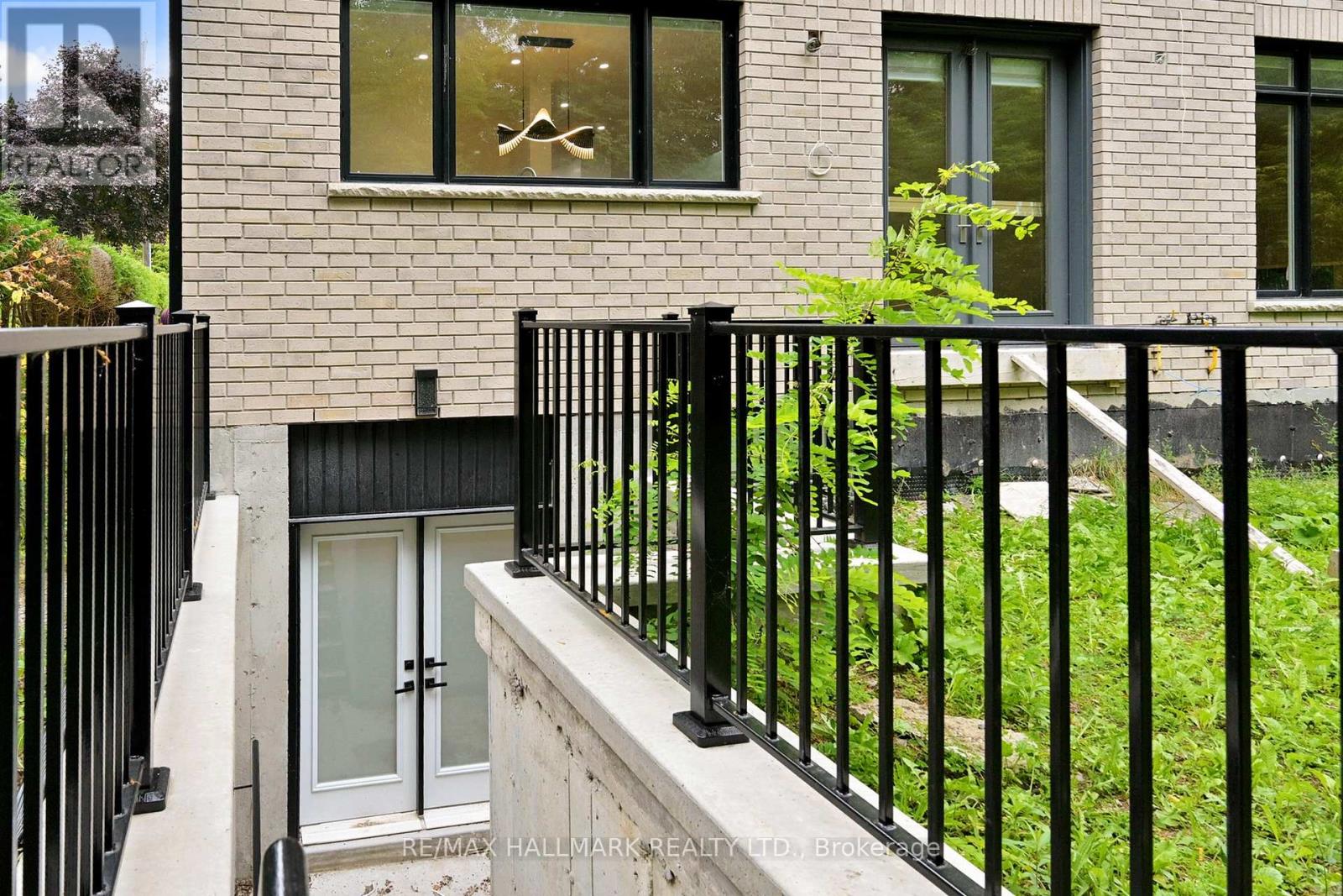 12 Sunbay Court, Richmond Hill, Ontario  L4E 3E3 - Photo 35 - N12392791