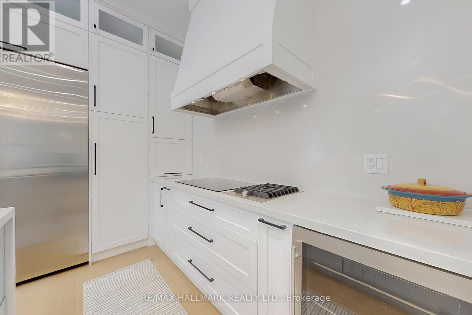 12 Sunbay Court, Richmond Hill, Ontario  L4E 3E3 - Photo 9 - N12392791