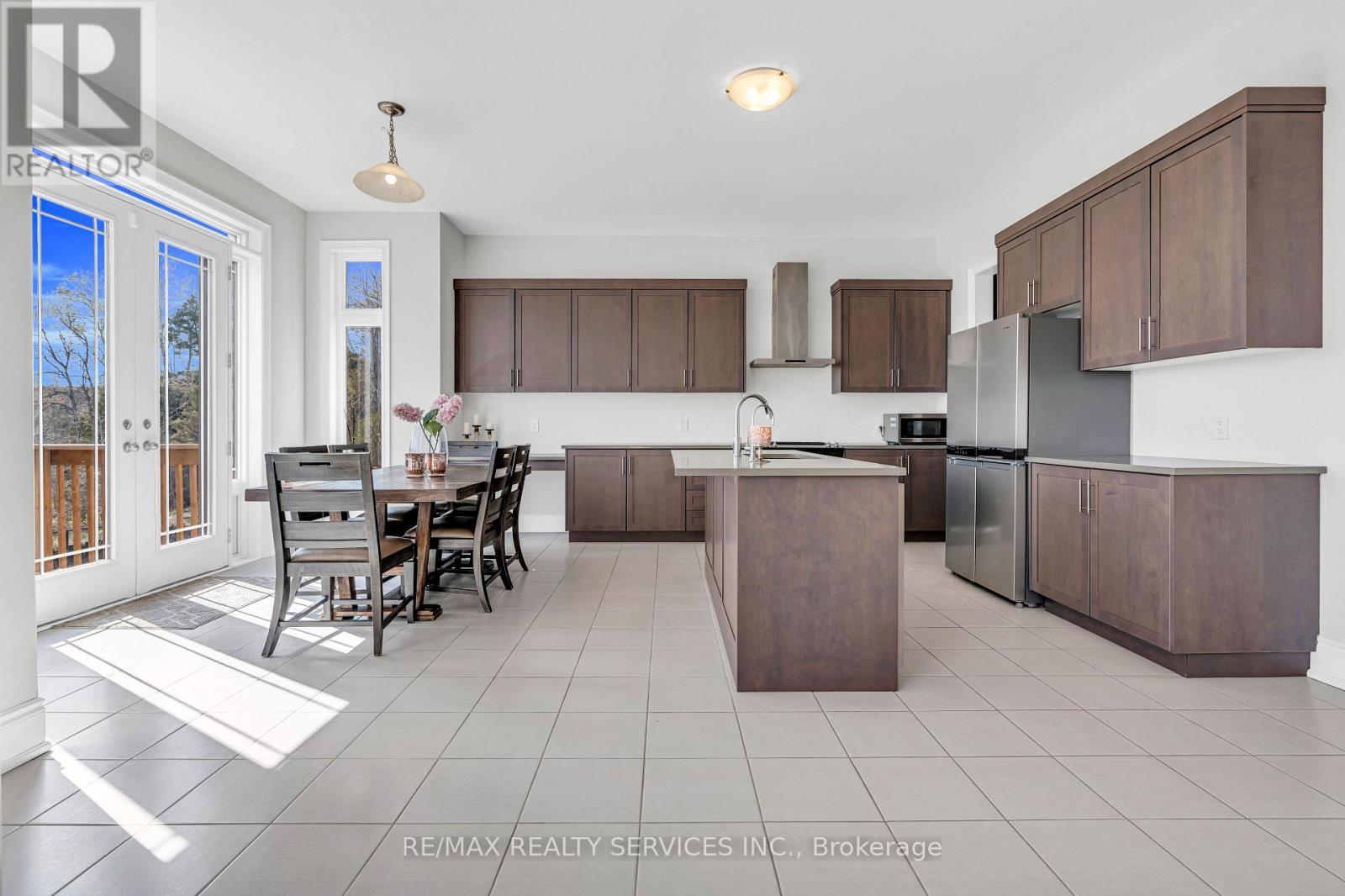 67 James Walker Avenue, Caledon, Ontario  L7C 4M8 - Photo 12 - W12392771