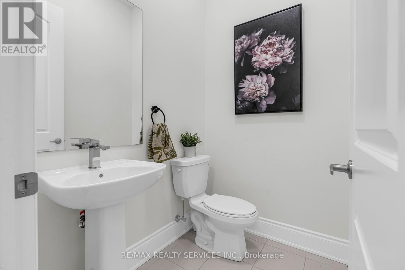67 James Walker Avenue, Caledon, Ontario  L7C 4M8 - Photo 14 - W12392771