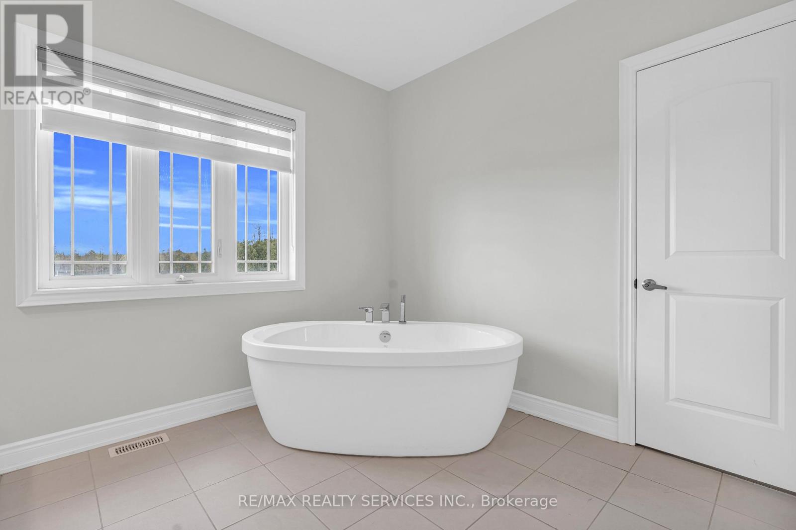 67 James Walker Avenue, Caledon, Ontario  L7C 4M8 - Photo 22 - W12392771