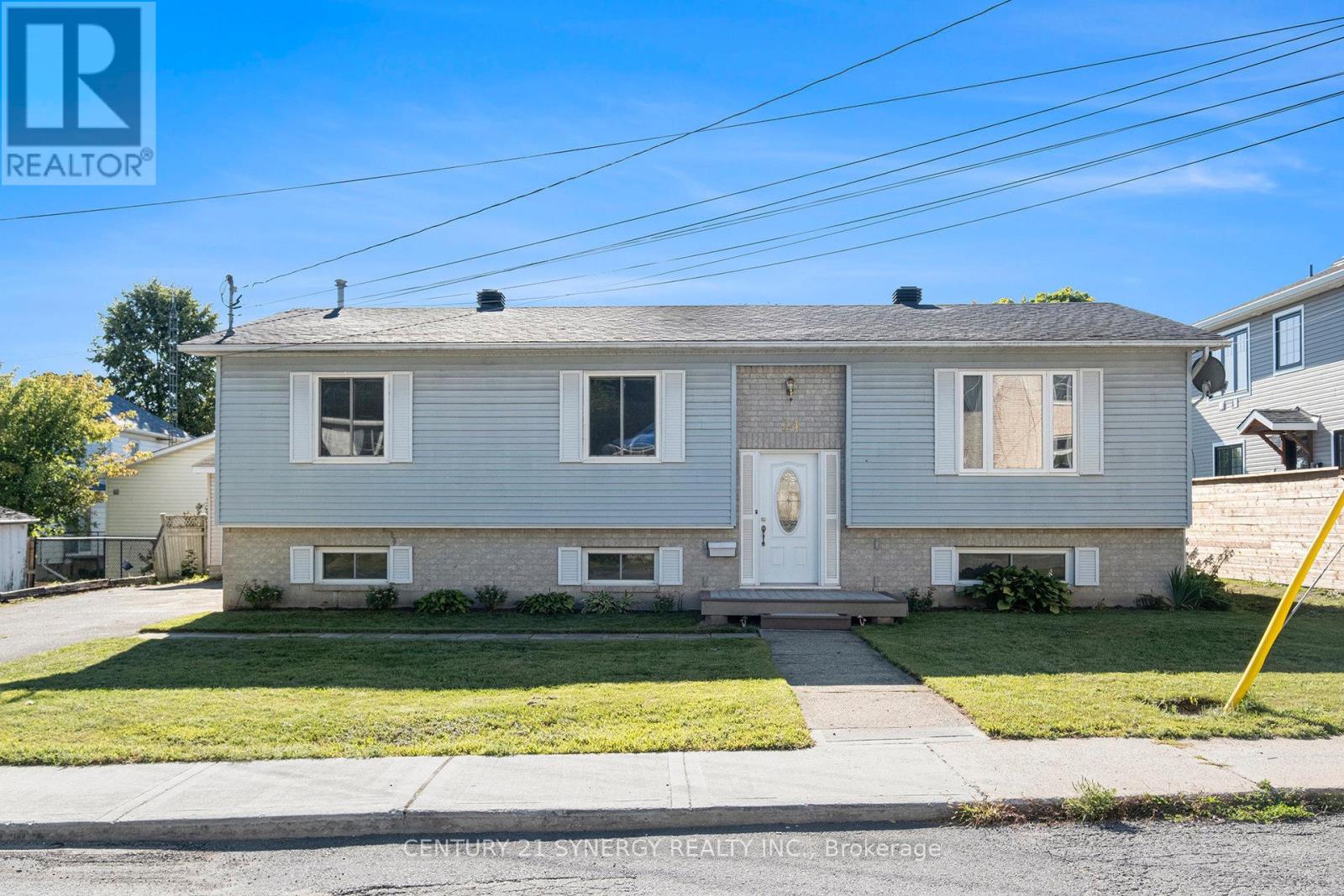 24 Elm Street E, Smiths Falls, Ontario  K7A 3S8 - Photo 2 - X12392847