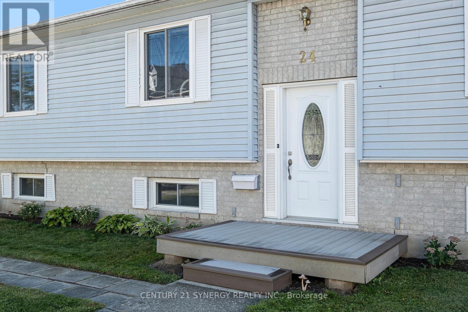 24 Elm Street E, Smiths Falls, Ontario  K7A 3S8 - Photo 3 - X12392847