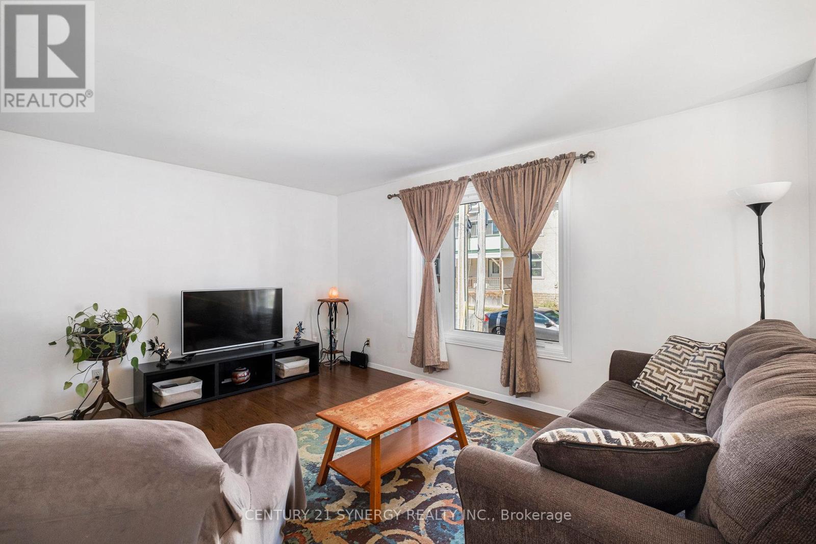 24 Elm Street E, Smiths Falls, Ontario  K7A 3S8 - Photo 4 - X12392847