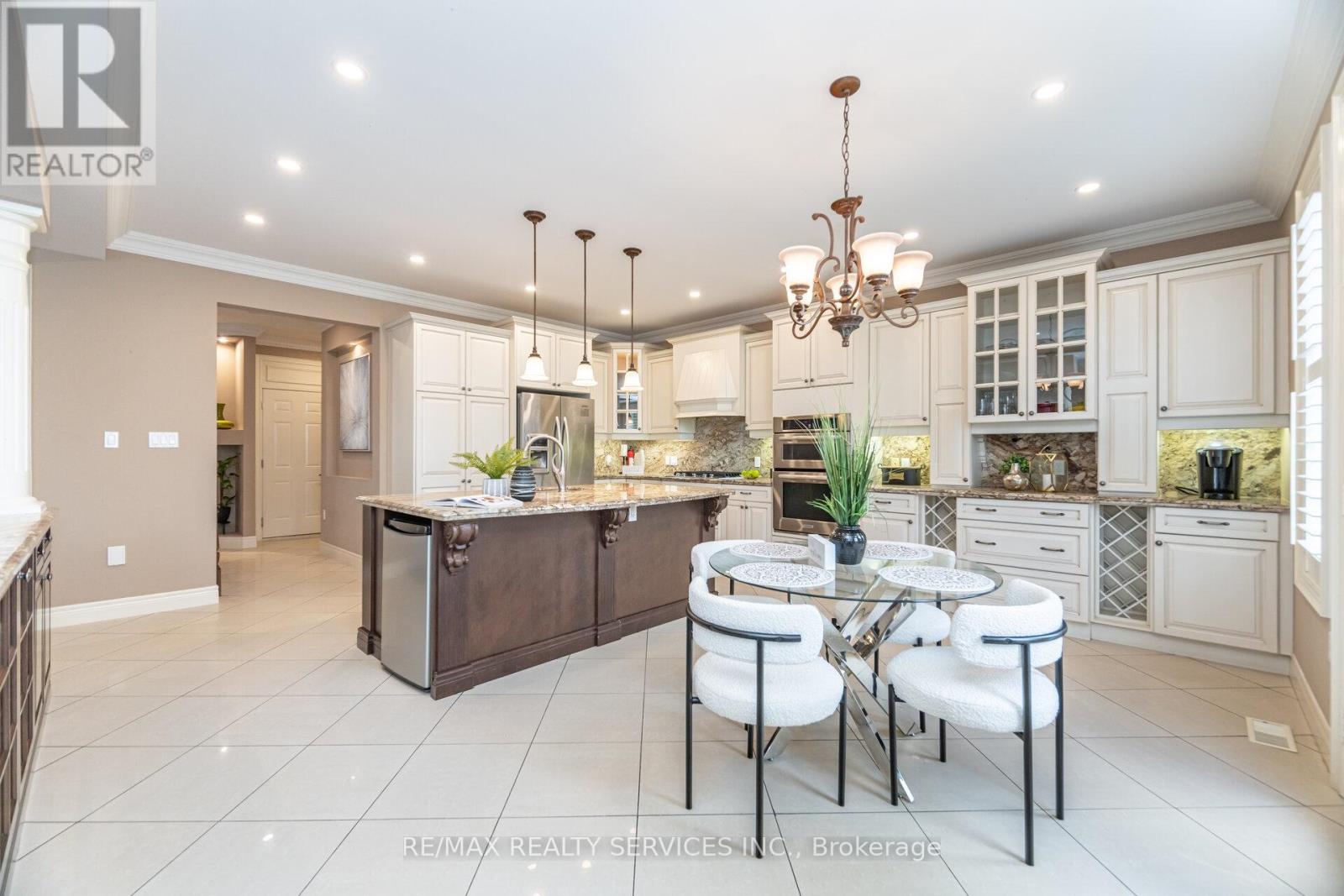 9 Lorupe Court, Hamilton (Ancaster), Ontario  L9G 0B4 - Photo 11 - X12392761