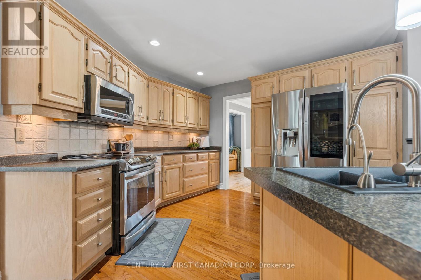 2 Longview Court, London South (South K), Ontario  N6K 4J1 - Photo 5 - X12392802