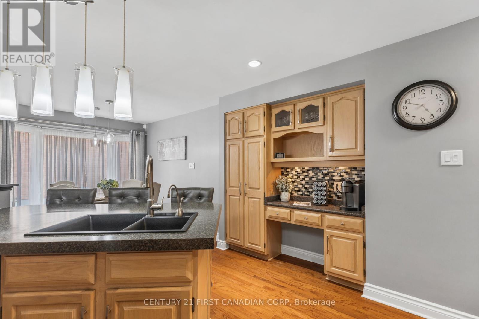 2 Longview Court, London South (South K), Ontario  N6K 4J1 - Photo 6 - X12392802