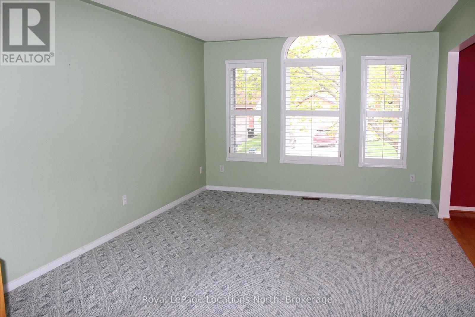 21 Langevin Drive, Wasaga Beach, Ontario  L9Z 1C6 - Photo 10 - S12392747