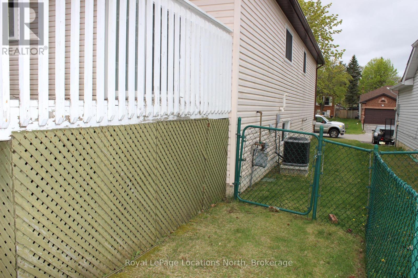 21 Langevin Drive, Wasaga Beach, Ontario  L9Z 1C6 - Photo 8 - S12392747