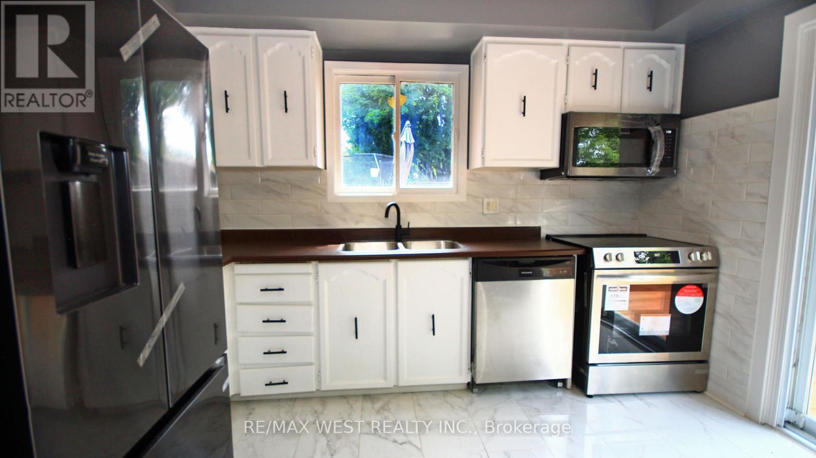148 Fanshawe Drive N, Brampton (Heart Lake West), Ontario  L6Z 1B1 - Photo 9 - W12276176