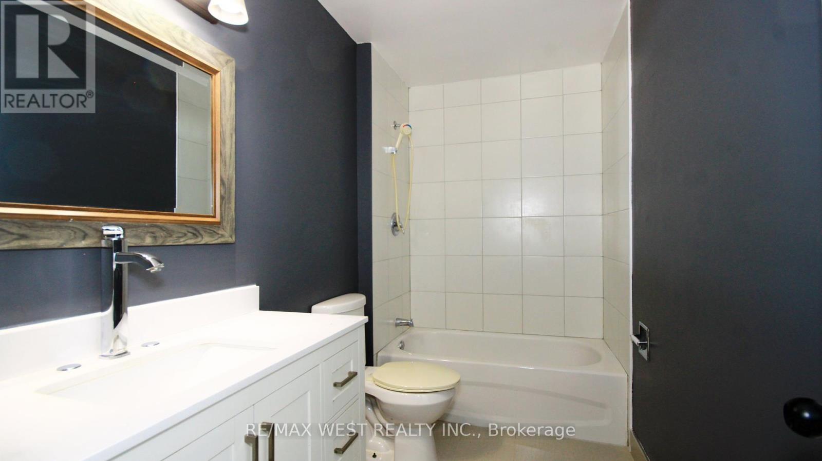 148 Fanshawe Drive N, Brampton (Heart Lake West), Ontario  L6Z 1B1 - Photo 12 - W12276176