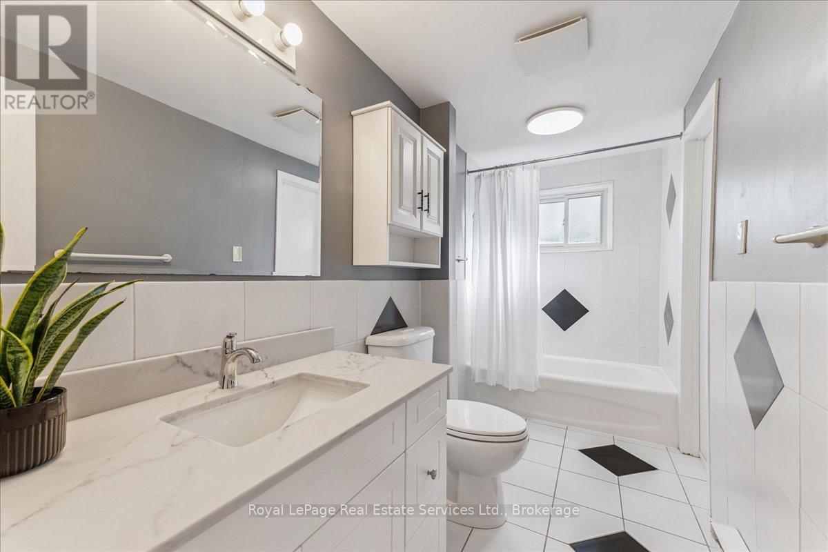 15 Queensdale Crescent, Guelph, Ontario  N1H 6W4 - Photo 14 - X12371346