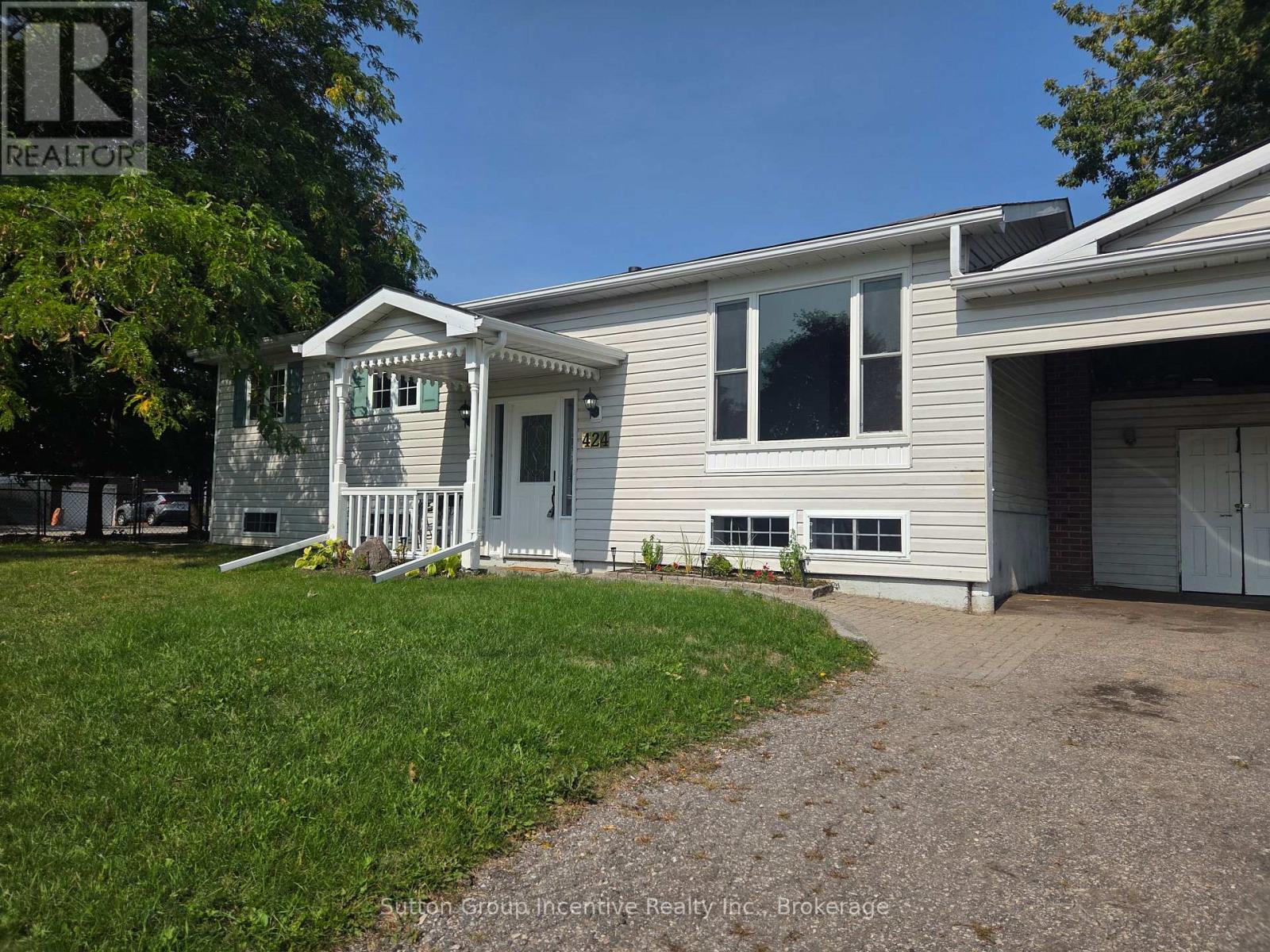 424 Raymond Avenue, Orillia, Ontario  L3V 6X4 - Photo 2 - S12334412