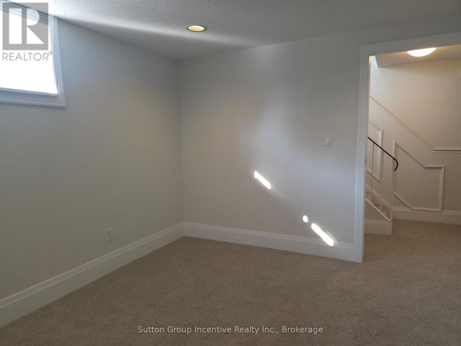 424 Raymond Avenue, Orillia, Ontario  L3V 6X4 - Photo 27 - S12334412