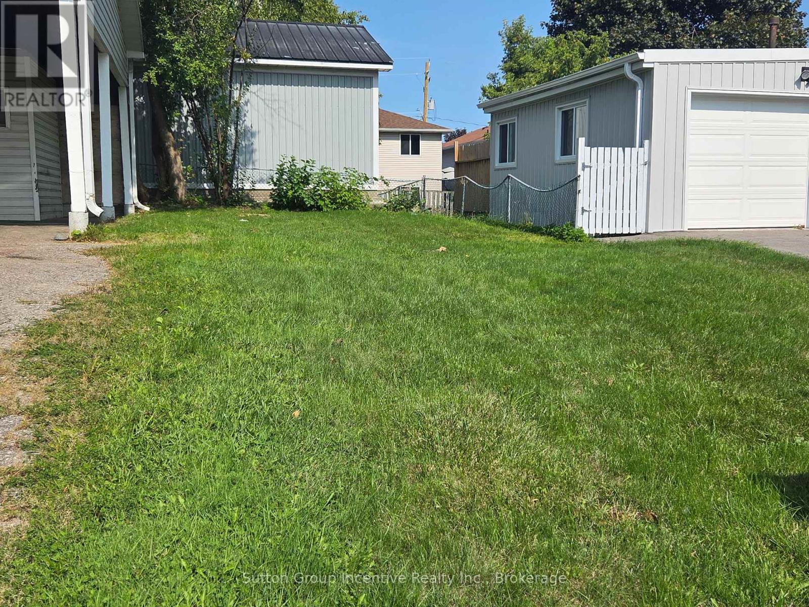 424 Raymond Avenue, Orillia, Ontario  L3V 6X4 - Photo 3 - S12334412