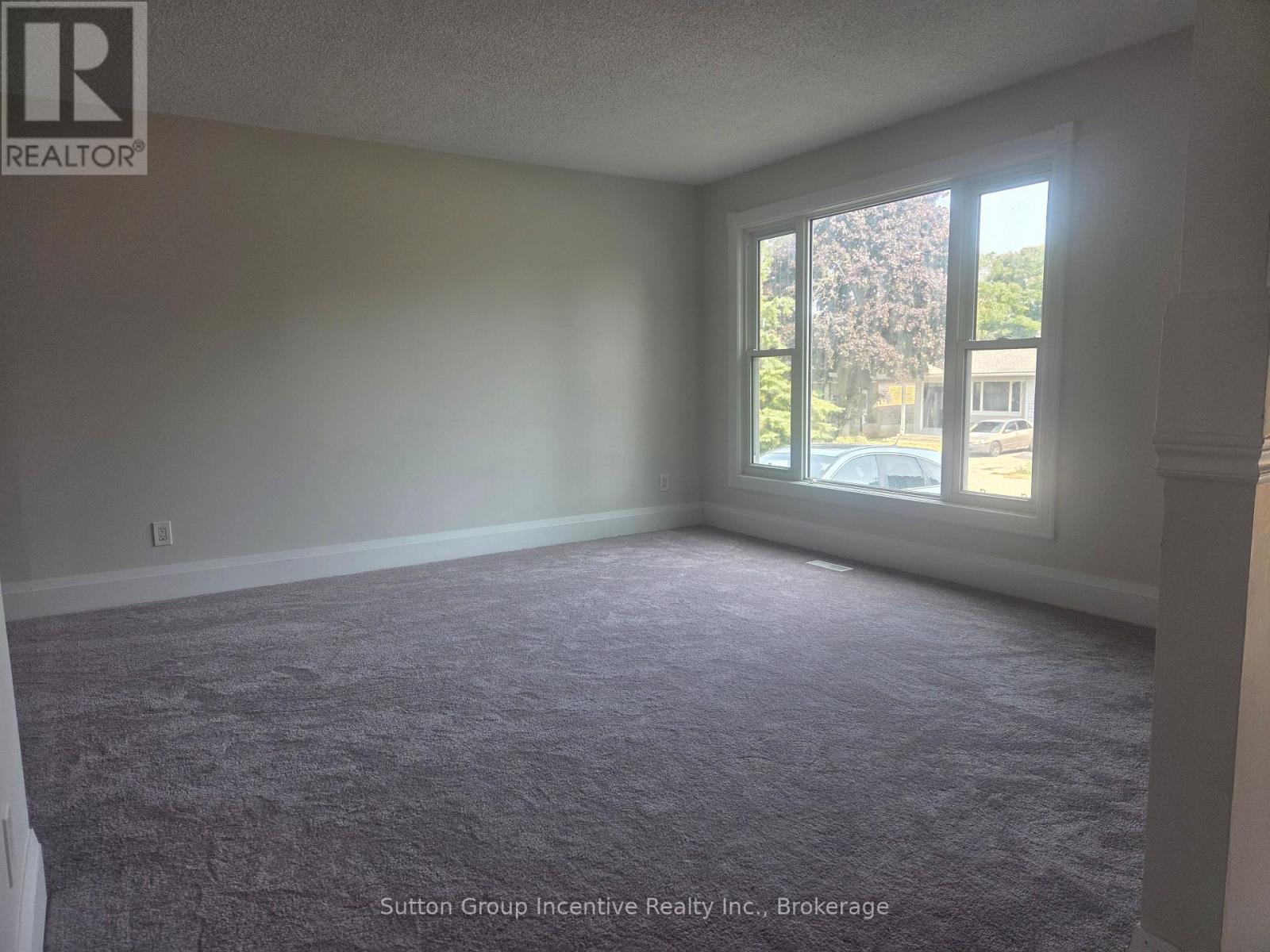 424 Raymond Avenue, Orillia, Ontario  L3V 6X4 - Photo 8 - S12334412