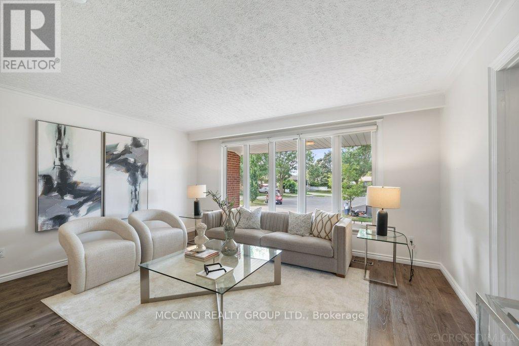 7 Carswell Place, Toronto, Ontario  M9R 3K6 - Photo 8 - W12392495