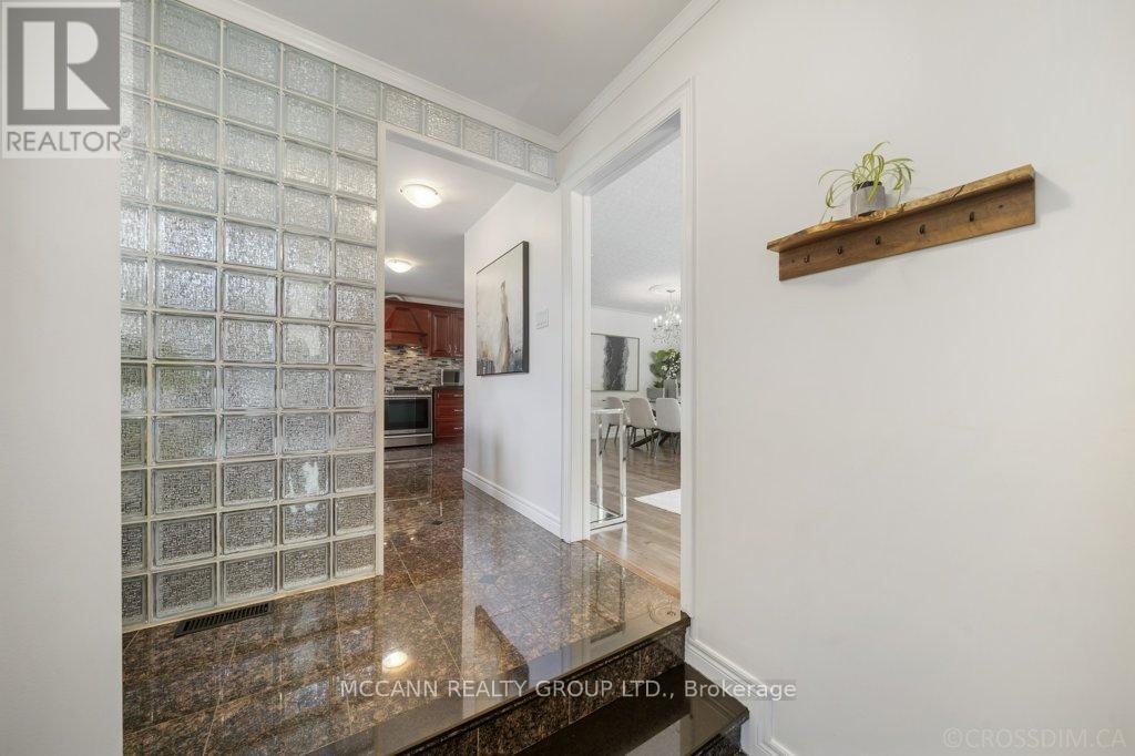7 Carswell Place, Toronto, Ontario  M9R 3K6 - Photo 5 - W12392495