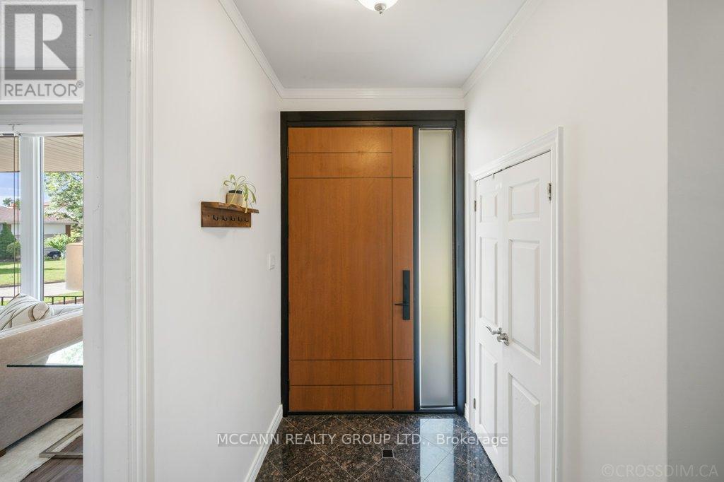 7 Carswell Place, Toronto, Ontario  M9R 3K6 - Photo 6 - W12392495