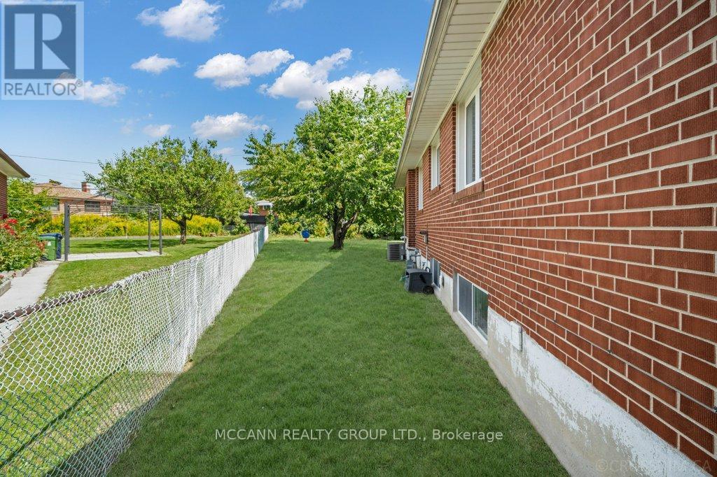 7 Carswell Place, Toronto, Ontario  M9R 3K6 - Photo 32 - W12392495