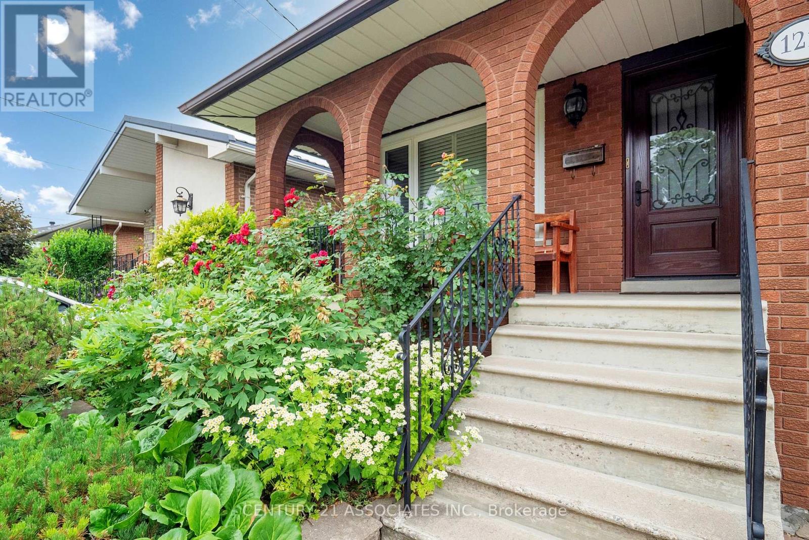 1217 Alexandra Avenue, Mississauga, Ontario  L5E 2A4 - Photo 8 - W12265874