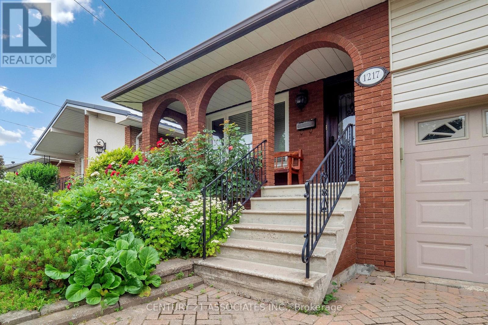 1217 Alexandra Avenue, Mississauga, Ontario  L5E 2A4 - Photo 7 - W12265874