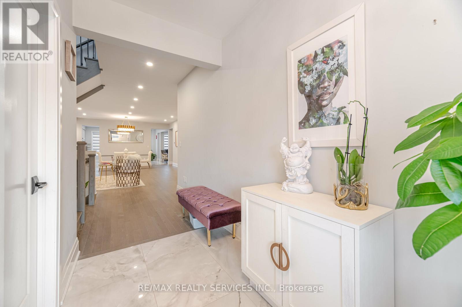 Property at 7 BYBLOS COURT image 5