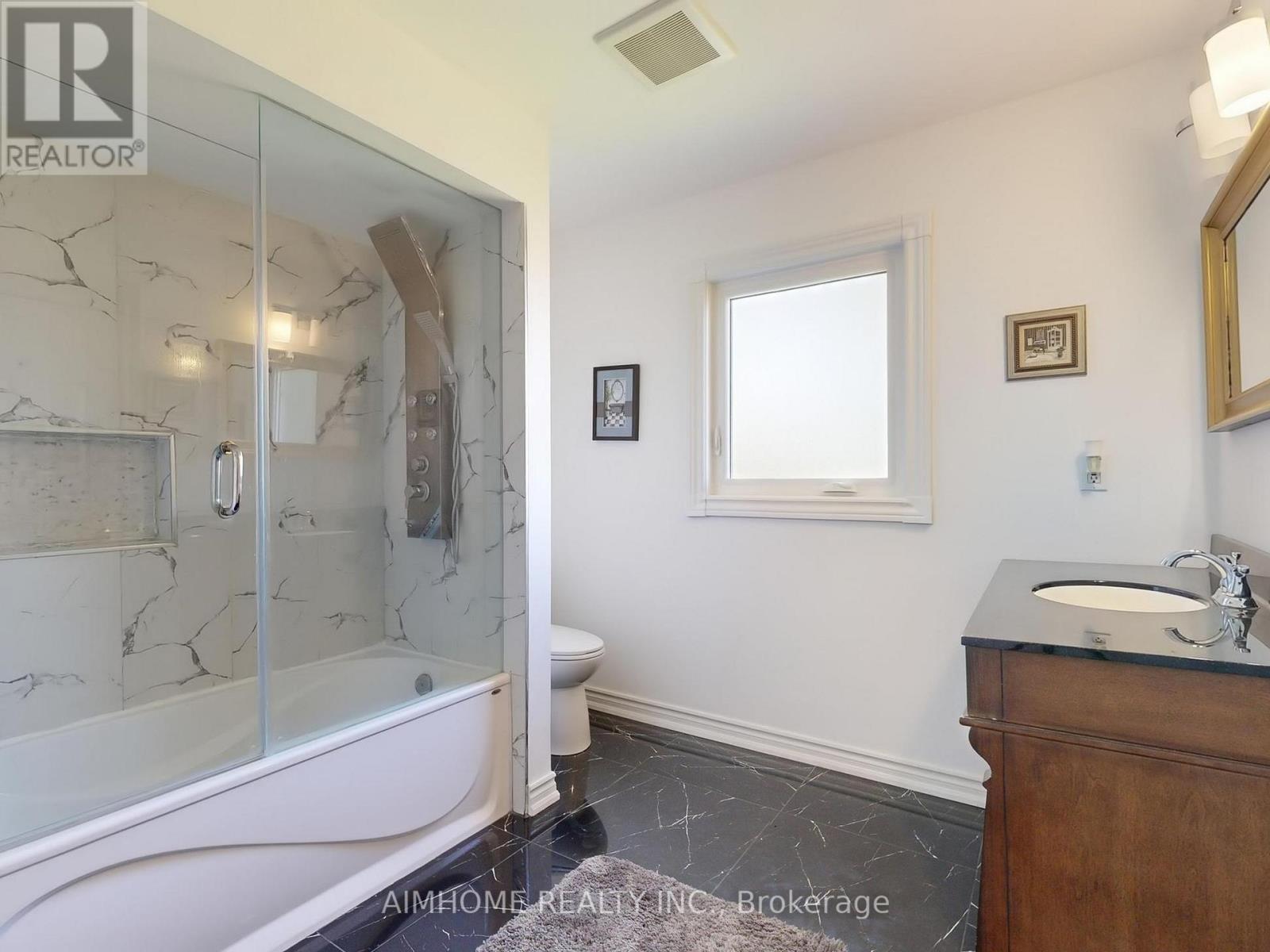 342 Savage Road, Newmarket, Ontario  L3X 1S4 - Photo 28 - N12392888