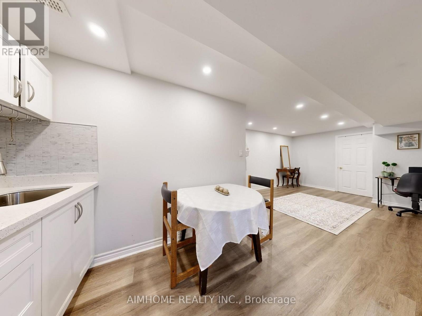 342 Savage Road, Newmarket, Ontario  L3X 1S4 - Photo 32 - N12392888