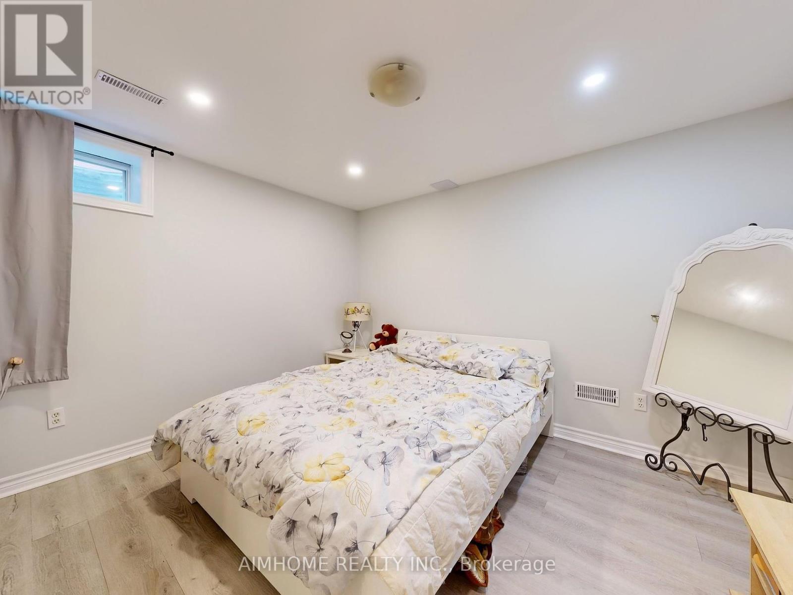 342 Savage Road, Newmarket, Ontario  L3X 1S4 - Photo 36 - N12392888