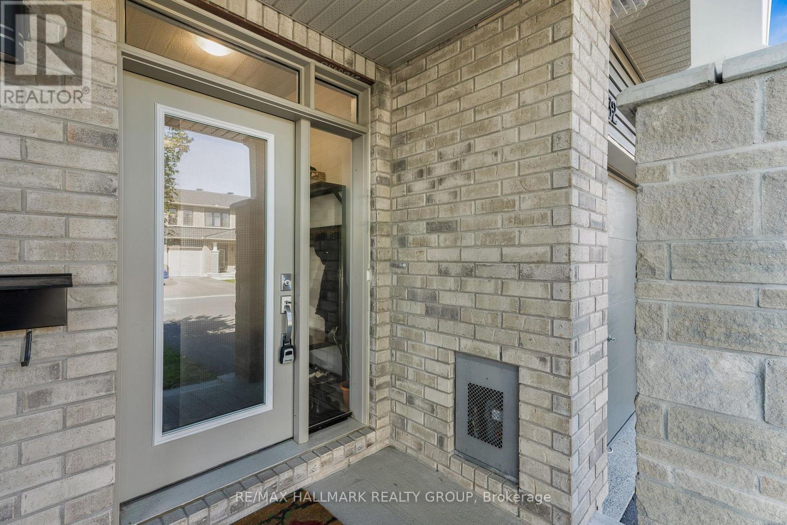 132 Turquoise Street, Clarence-Rockland, Ontario  K4K 0L6 - Photo 3 - X12392899