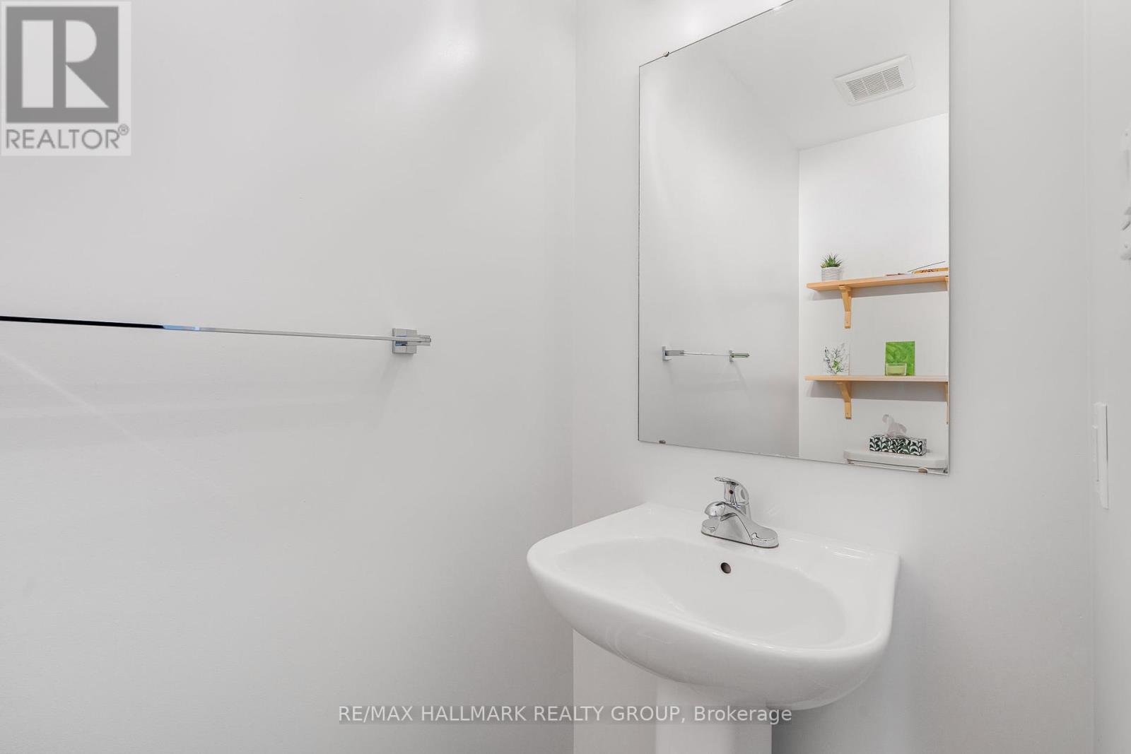 132 Turquoise Street, Clarence-Rockland, Ontario  K4K 0L6 - Photo 5 - X12392899