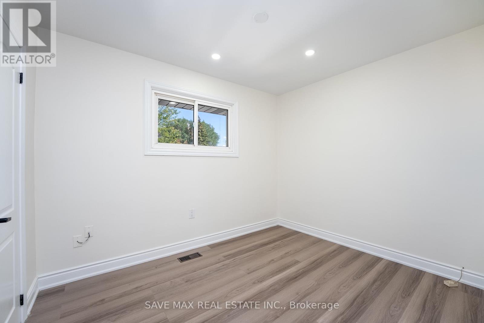 441 West 5th Street, Hamilton, Ontario  L9C 3P5 - Photo 22 - X12392866