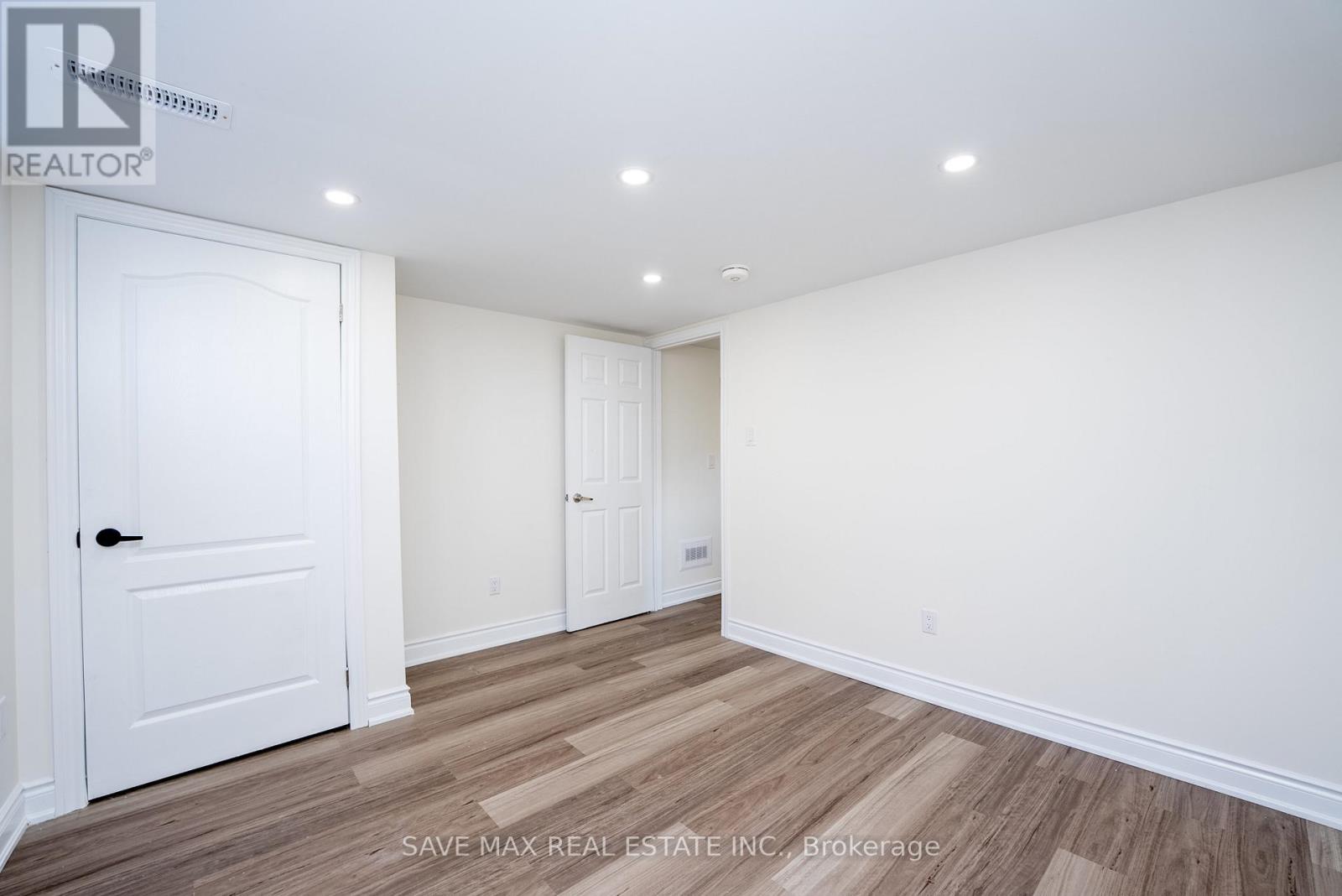 441 West 5th Street, Hamilton, Ontario  L9C 3P5 - Photo 37 - X12392866