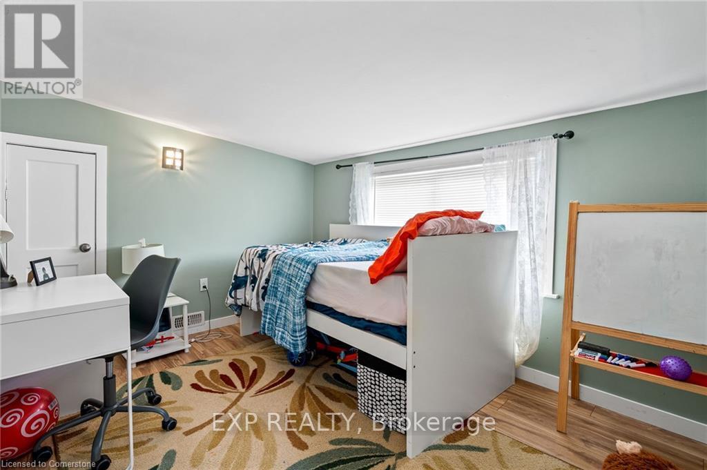 70 Jarrow Road, St. Catharines, Ontario  L2M 1B6 - Photo 10 - X12392867