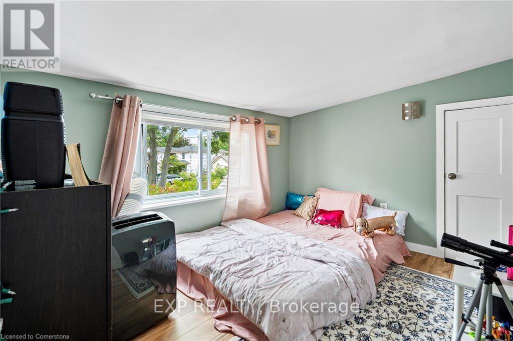 70 Jarrow Road, St. Catharines, Ontario  L2M 1B6 - Photo 11 - X12392867