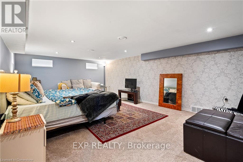 70 Jarrow Road, St. Catharines, Ontario  L2M 1B6 - Photo 9 - X12392867