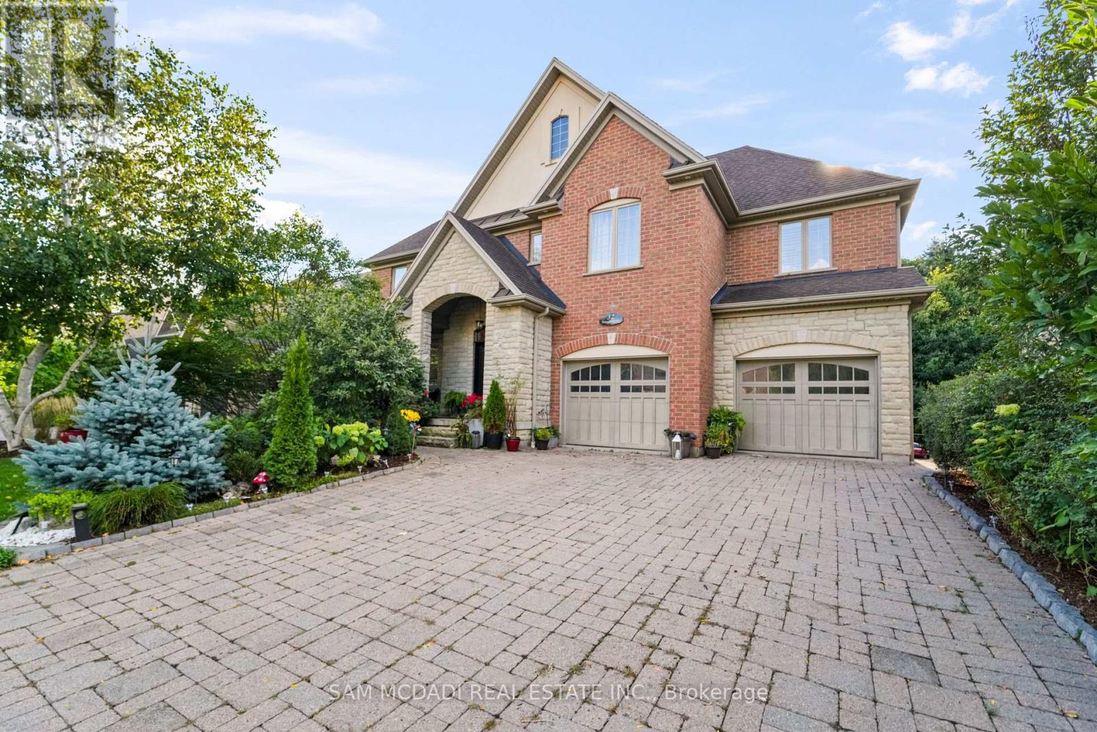 Property at 32 PENNSYLVANIA CRESCENT image 2