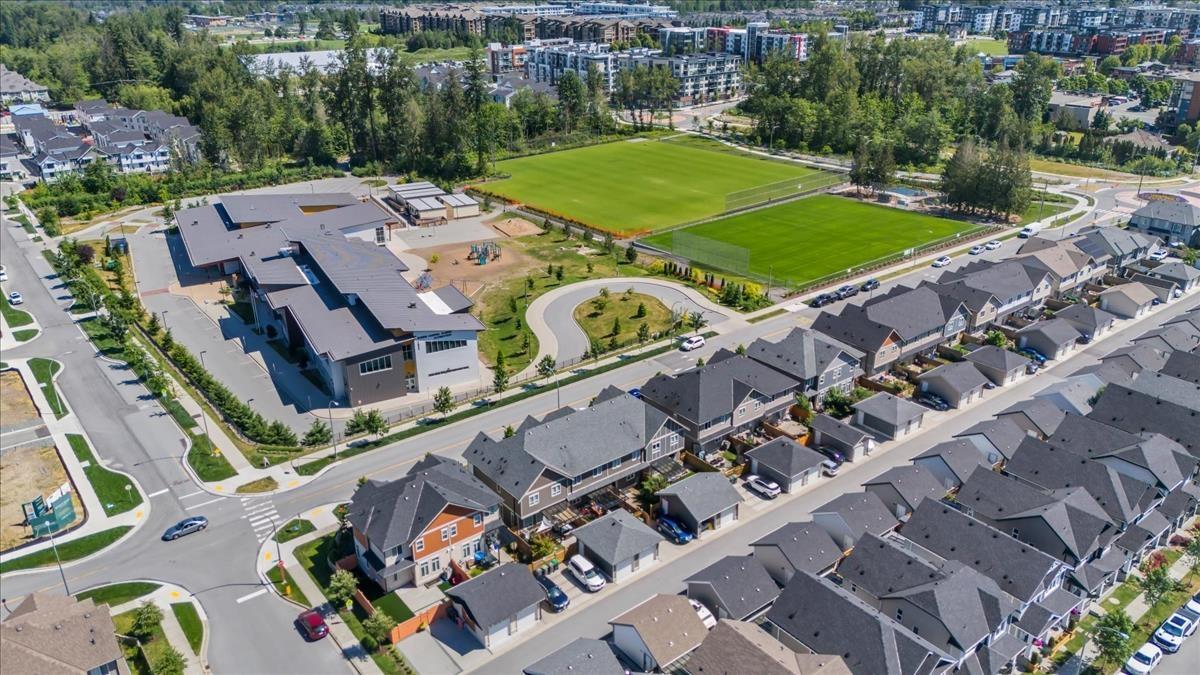 20482 78 Avenue, Langley, British Columbia  V2Y 4K3 - Photo 2 - R3045169