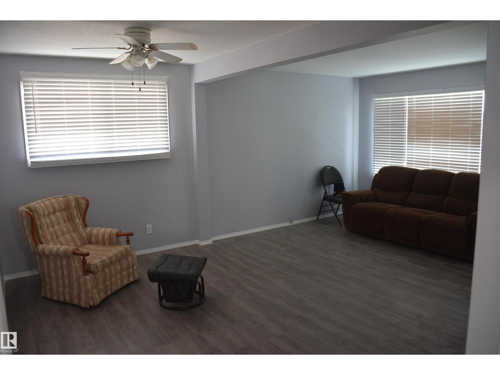 5506 56 St, Barrhead, Alberta  T7N 1C6 - Photo 11 - E4456949