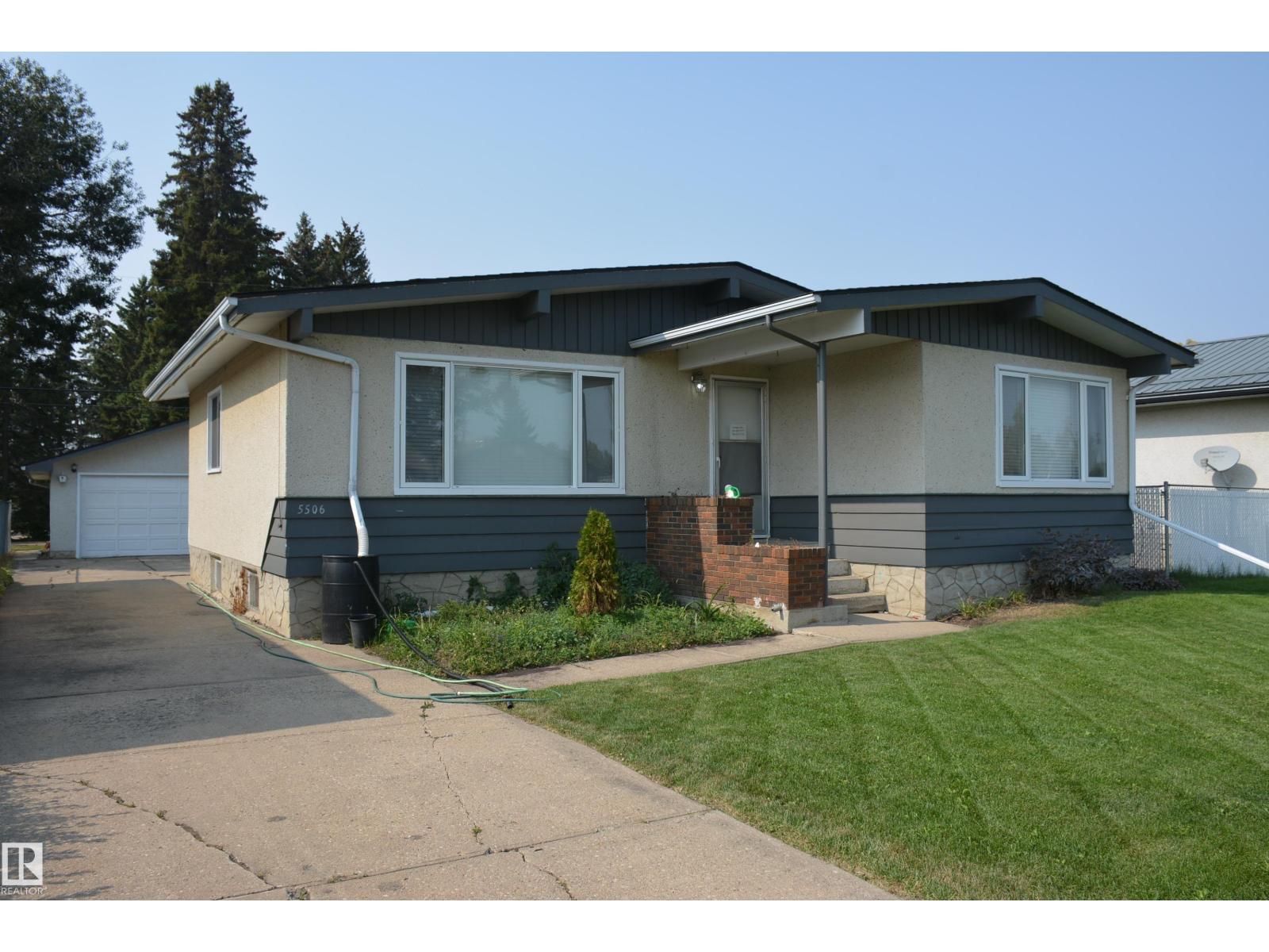 5506 56 St, Barrhead, Alberta  T7N 1C6 - Photo 2 - E4456949