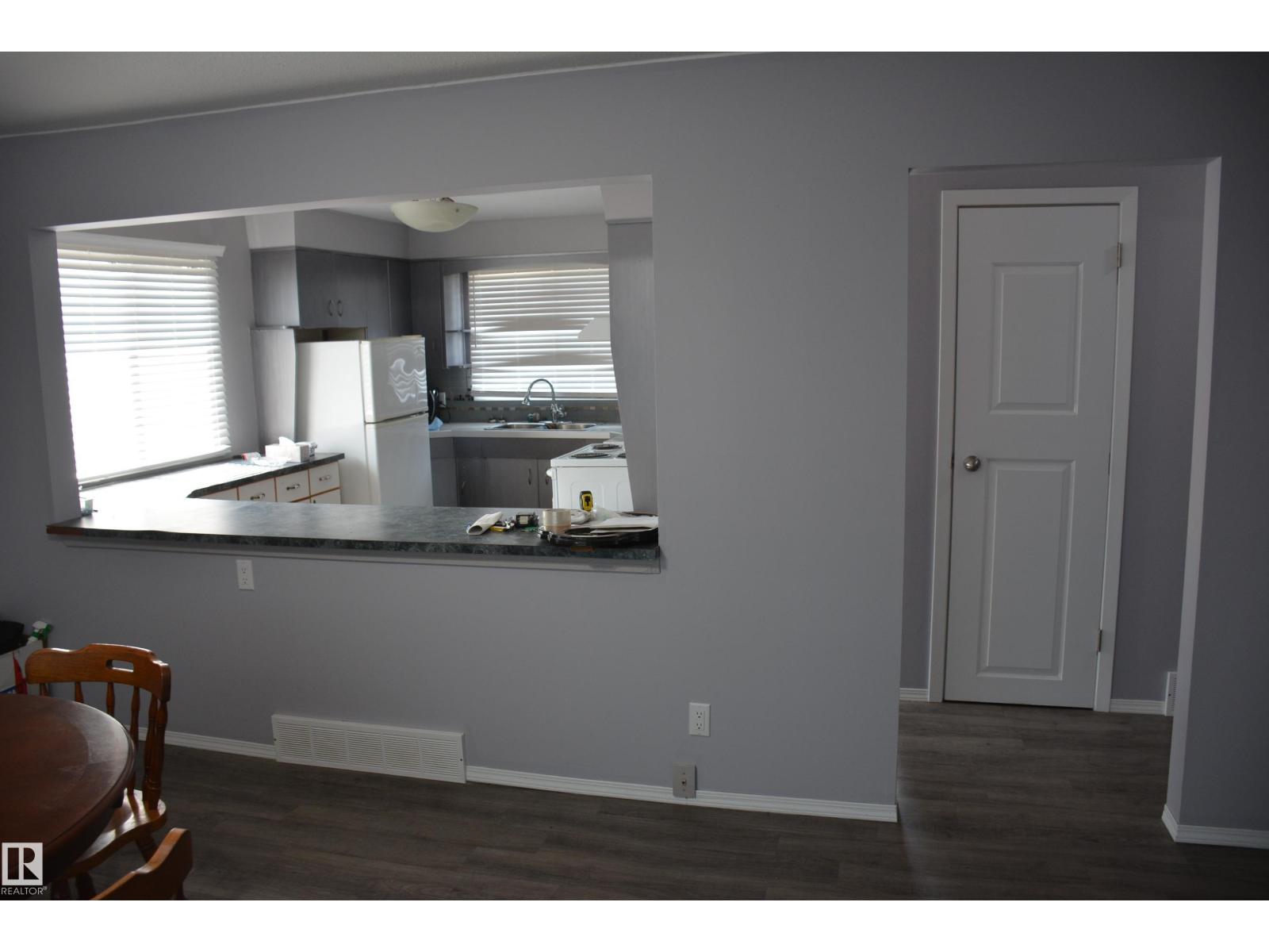 5506 56 St, Barrhead, Alberta  T7N 1C6 - Photo 6 - E4456949