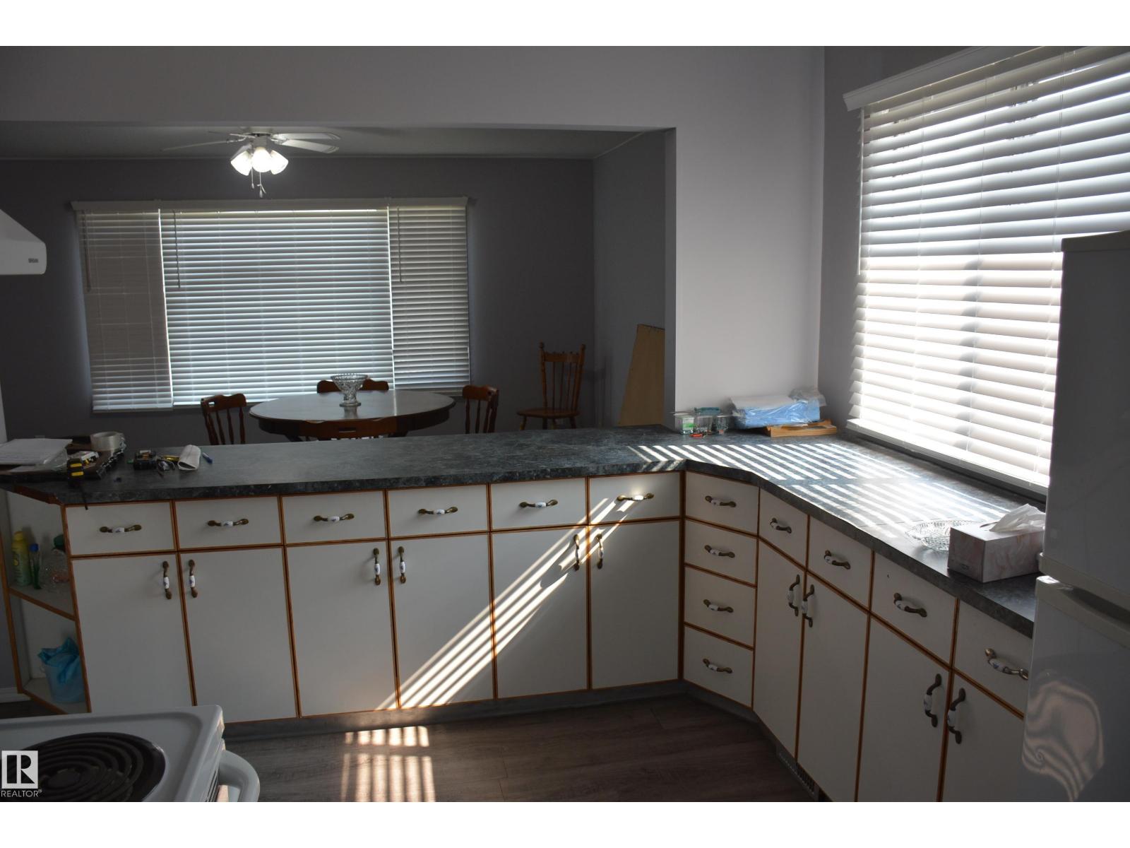 5506 56 St, Barrhead, Alberta  T7N 1C6 - Photo 9 - E4456949