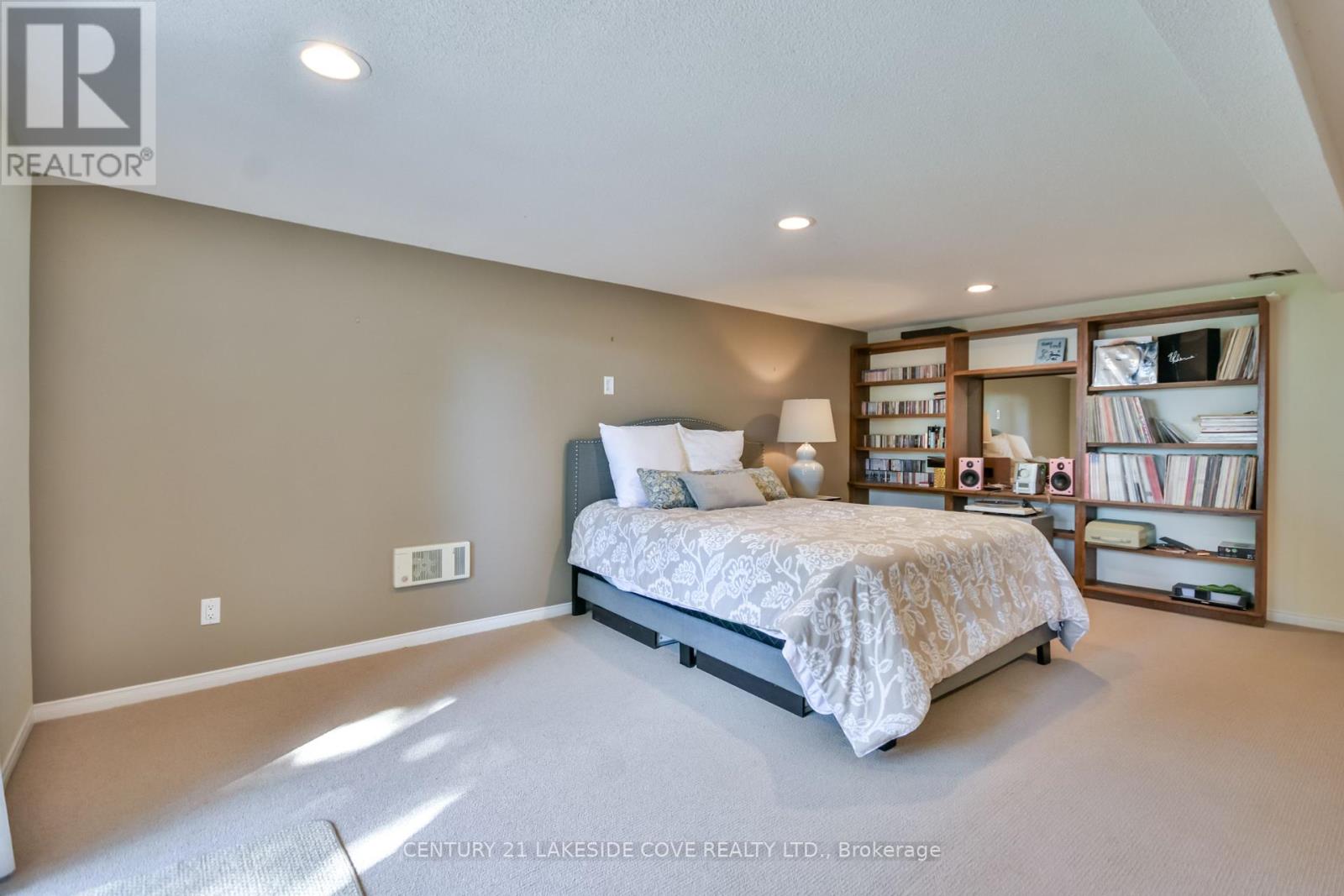 96 Bayshore Drive, Ramara (Brechin), Ontario  L0K 1B0 - Photo 33 - S12384994